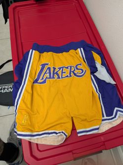 Lakers shorts xl
