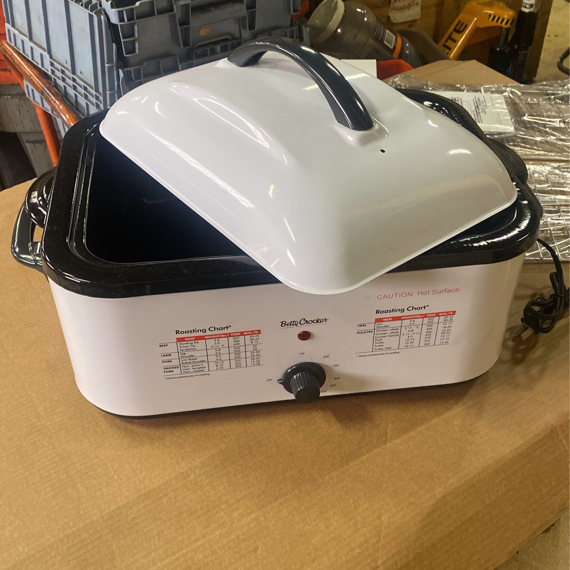 Betty Crocker Electric Roaster Oven ! Brand New Never Used Also Comes With  Racks And Brand New Electric Knife for Sale in Philadelphia, PA - OfferUp