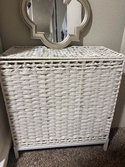 Laundry hamper