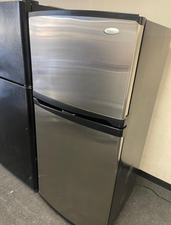 Whirlpool Stainless Top Mount Refrigerator, Clean Interior
