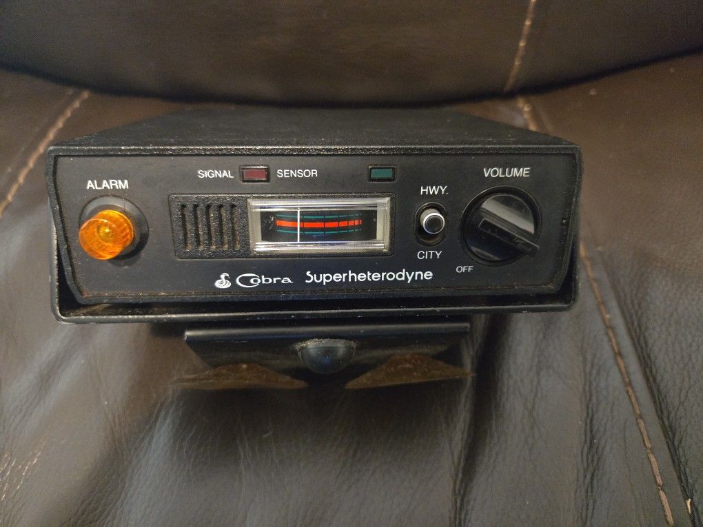 Vintage Radar Detector model number RD-4000, manufactured by the Dynascan Corporation.