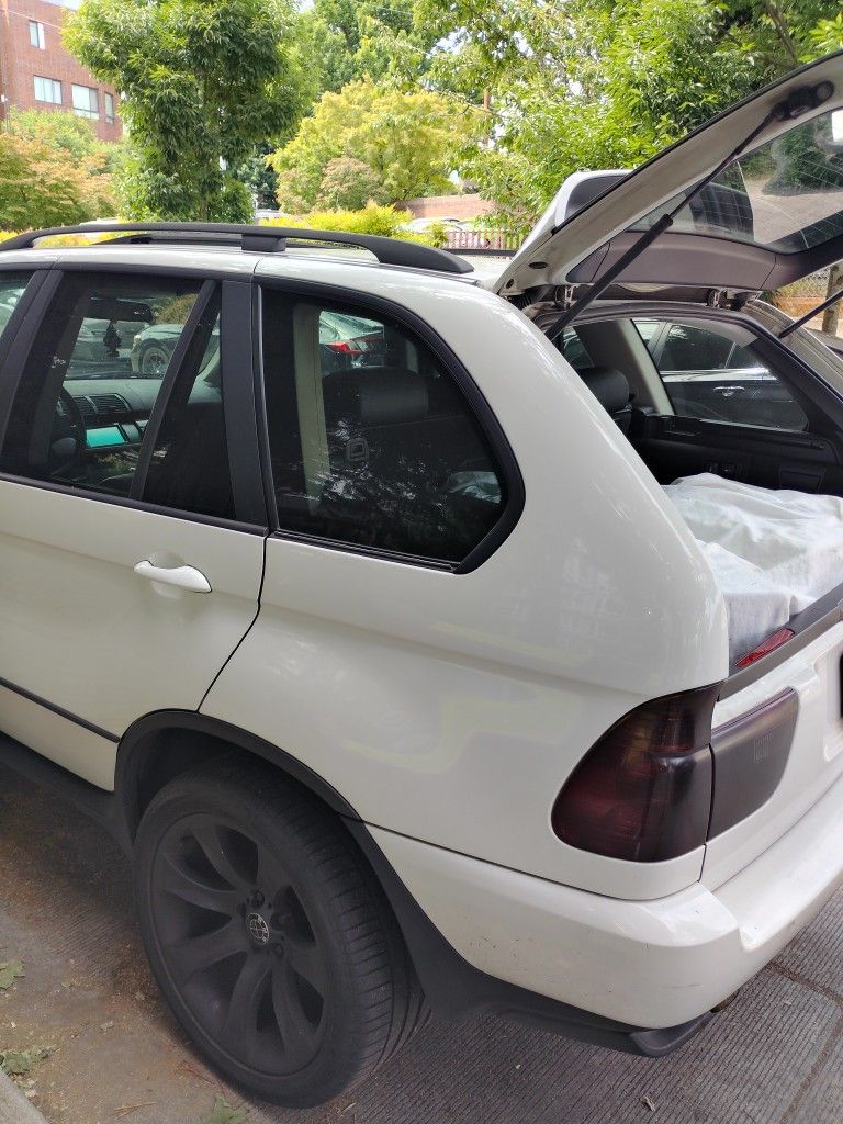 *$3500* Bmw X5 3.0i