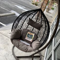 Indoor/Outdoor Swinging Seat $499😘😍🥰