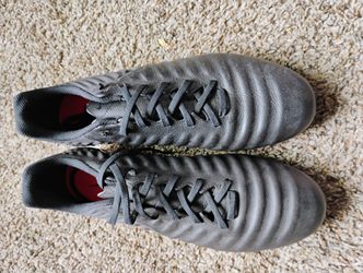 Unworn Nike Tempo soccer Cleats Shoes.