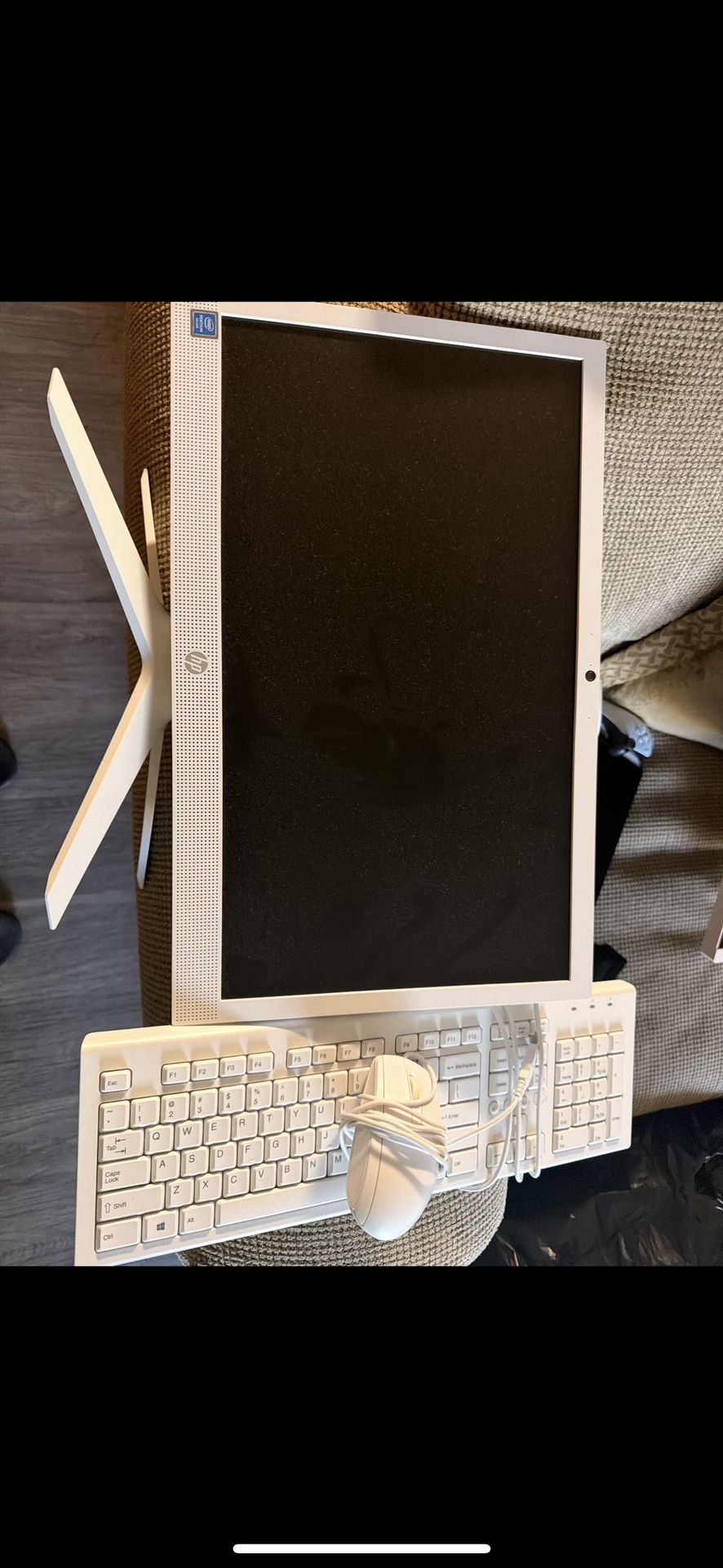 HP 21.3in Desktop Computer