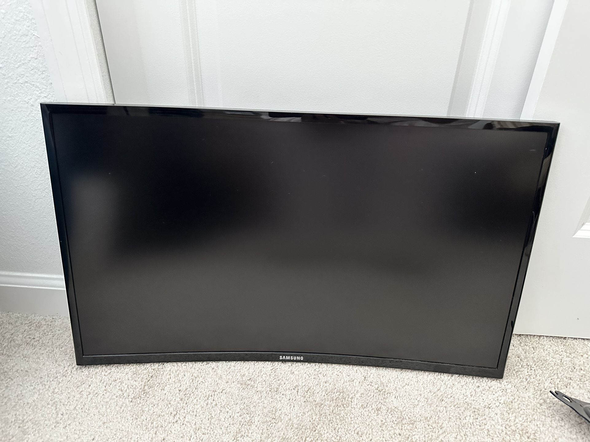 Monitor + Dual Monitor Arm – Great Condition