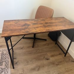 Brand new desk and chair