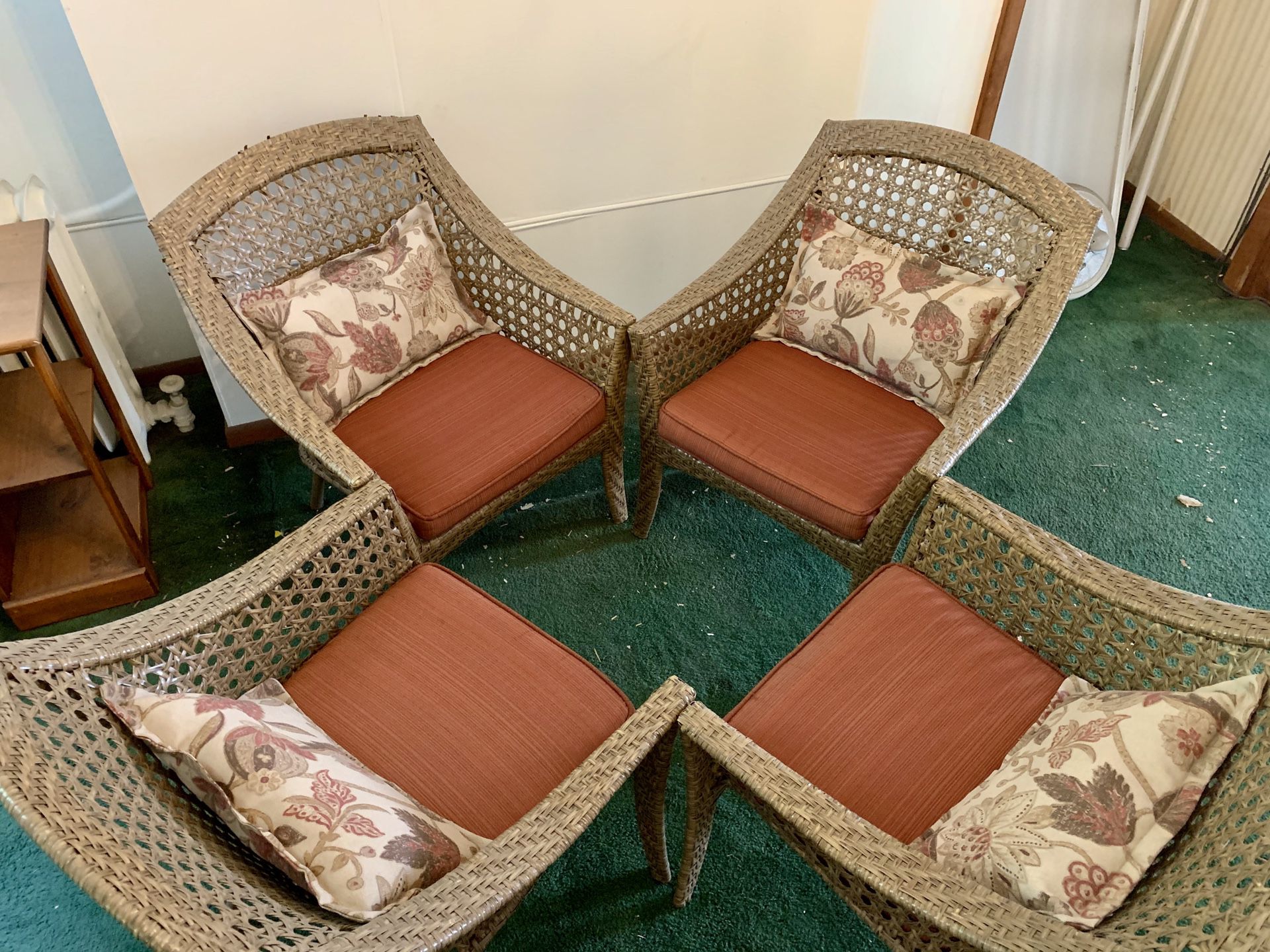 L🦋🦋K all weather rattan wicker patio chairs + cushions!