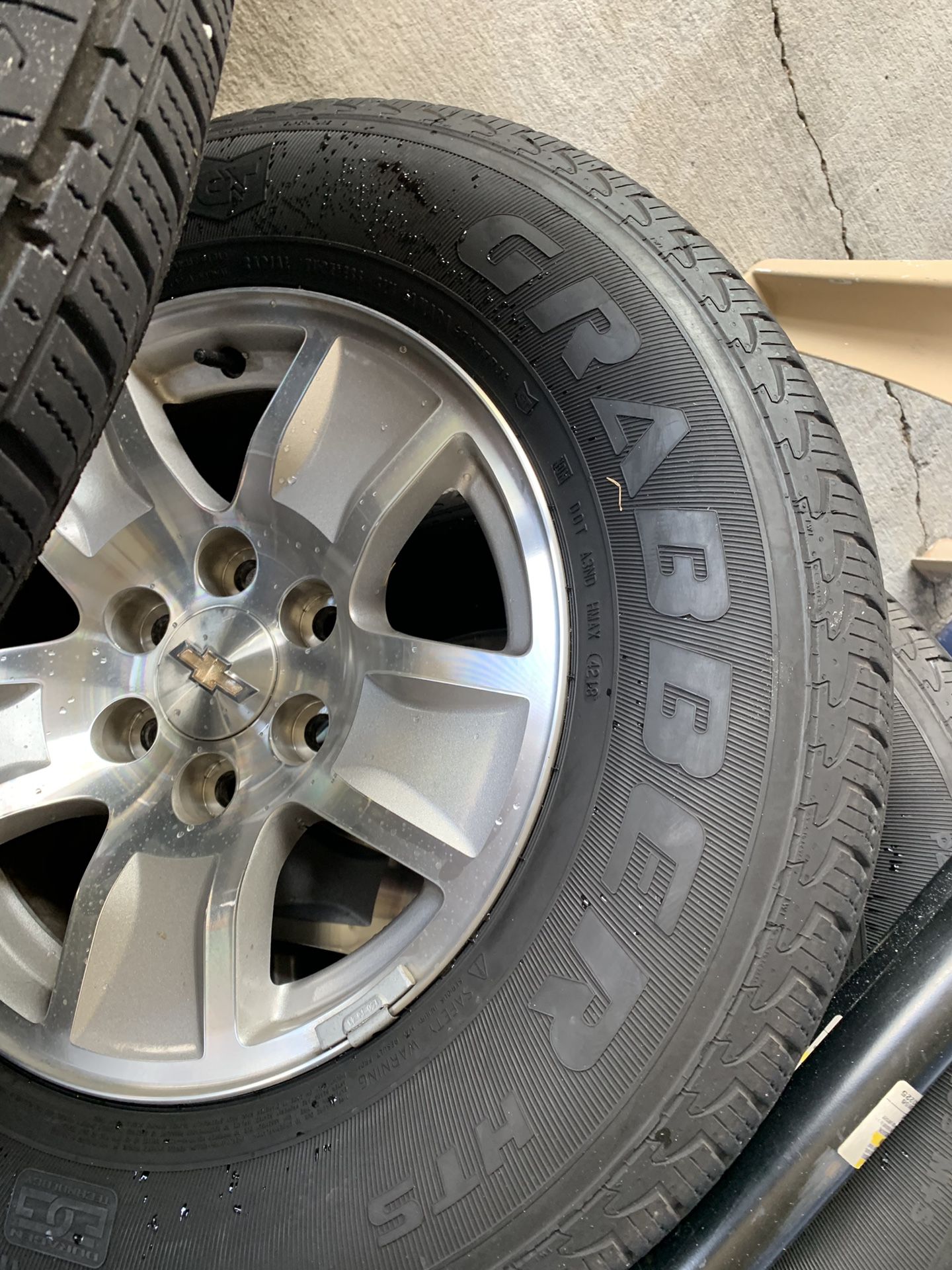Chevy Silverado 2019 OEM Rims and Tires