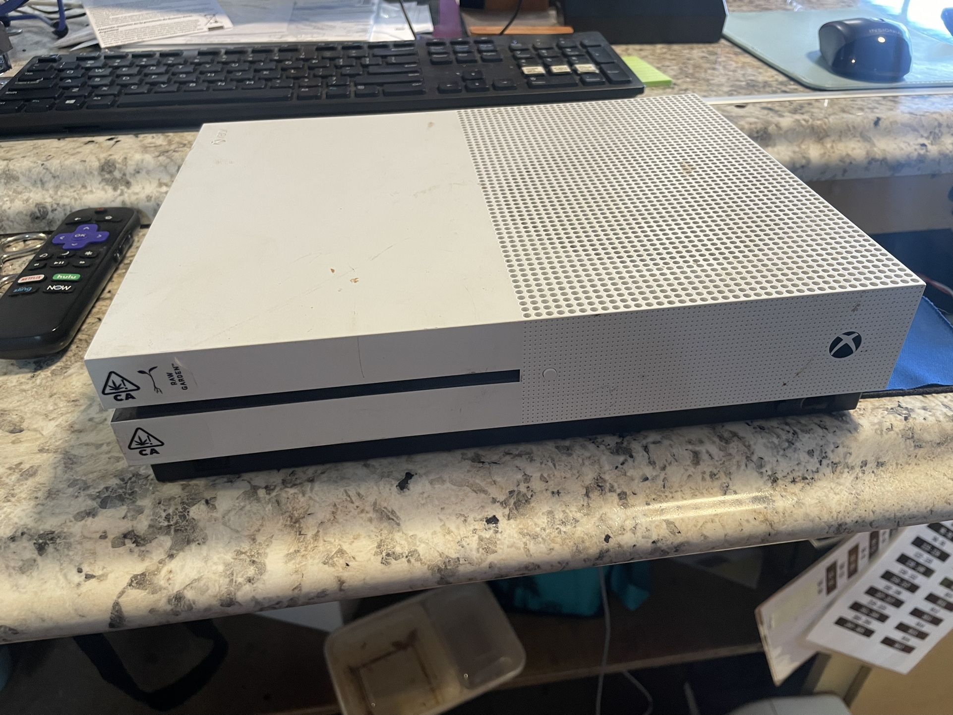 XBOX ONE S with Damaged HDMI(read Desc)