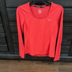 Nike Women’s Sportswear Top Size S 