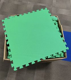 Box Of 48 2’ X 2’ Interlocking ‘Get Rung’ Anti Fatigue Foam Flooring
