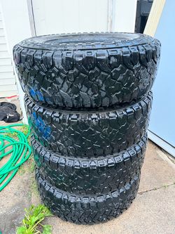Lt245/75R17 4 tires