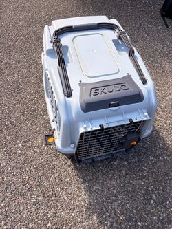 Large pet animal carrier used only 1x SKUDO brand