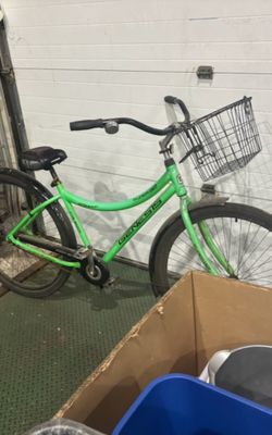 Huuugggeee ... 32" Crusier Bikes ..... GENESIS....like New