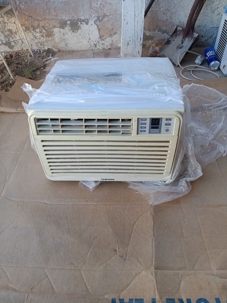 6200 BTU  Word Good AC.ava El Centro Ca. 