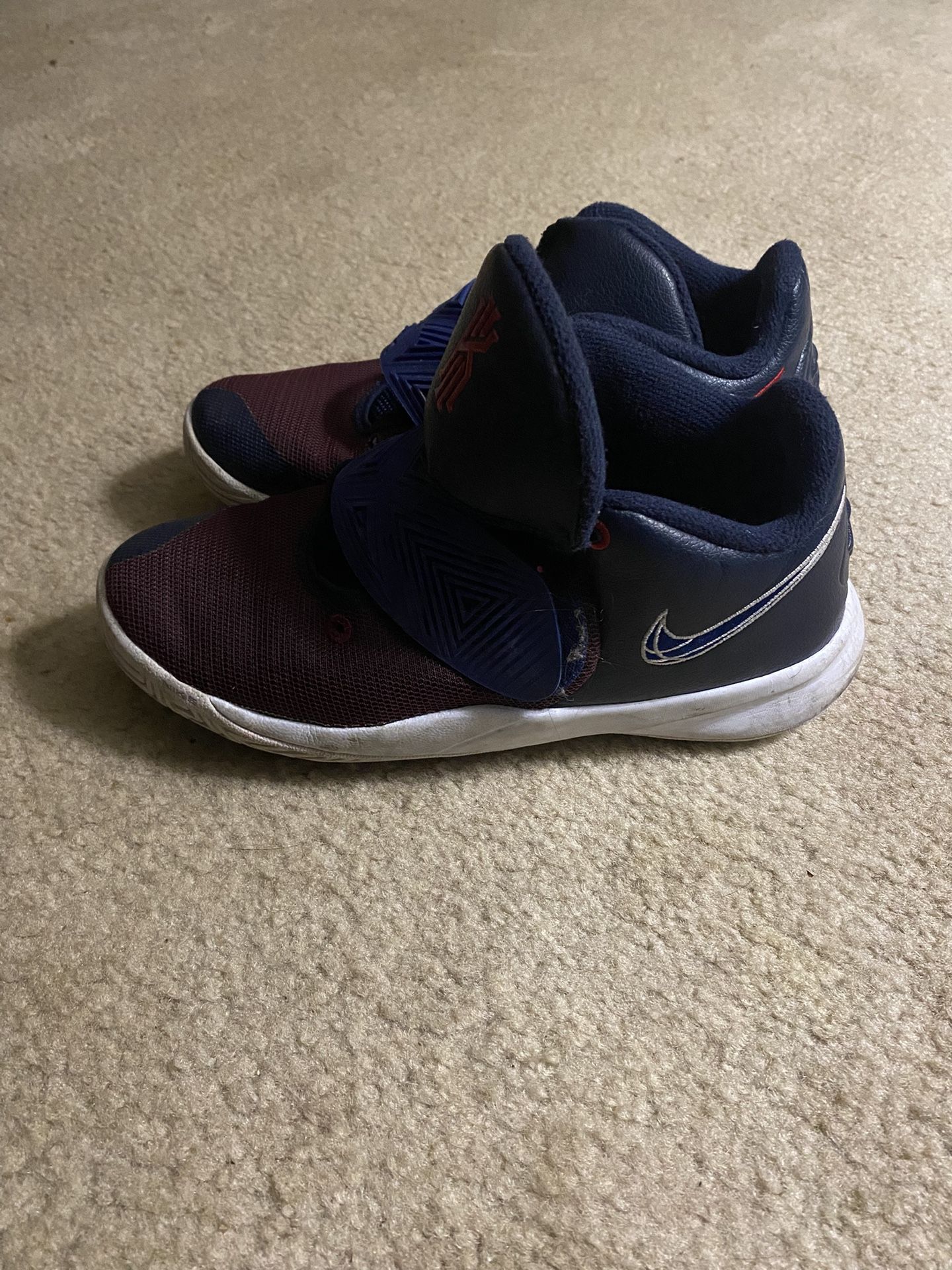 Kyrie Flytrap 3 Gs Obsidian Gym Red Sz 5