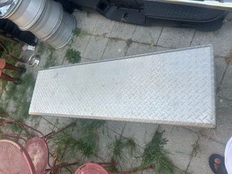 Truck tool box