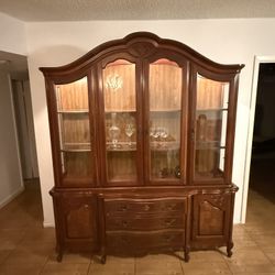 Bassett China Cabinet Hutch – Classic Solid Wood Dining Hutch