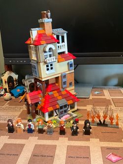 (MOVING NEED GONE) LEGO 75980 Lego Harry Potter Attack on the Burrow complete set