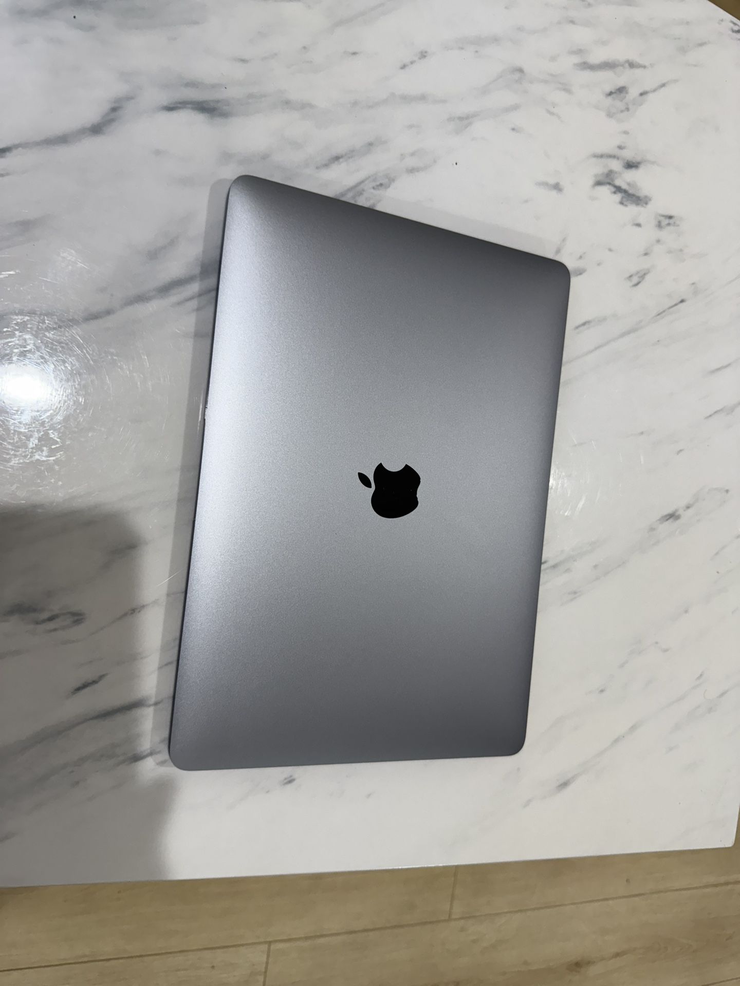 MacBook Air M1 13” 8GB 256GB – Excellent Condition