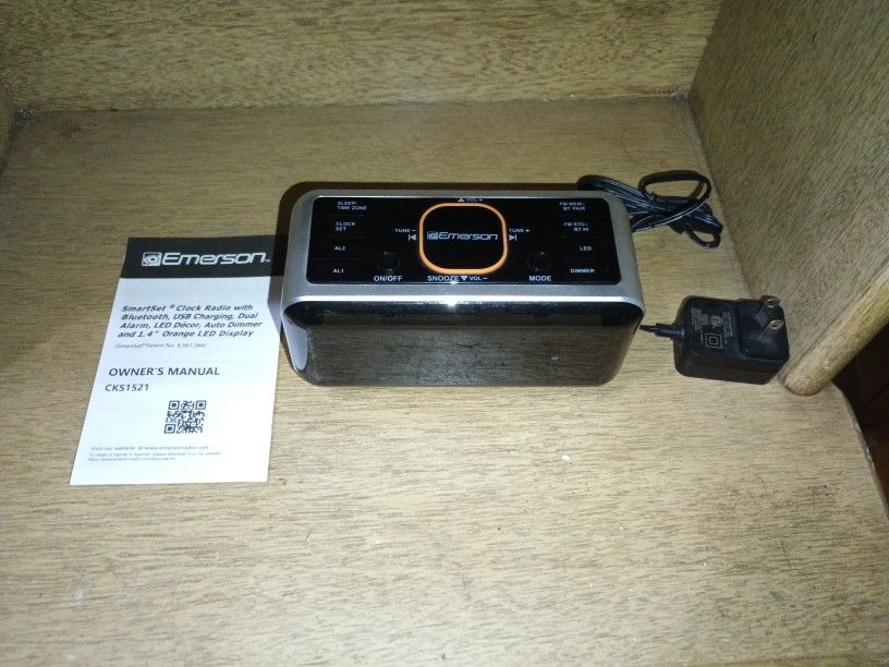 Emerson - Clock Radio Bluetooth 