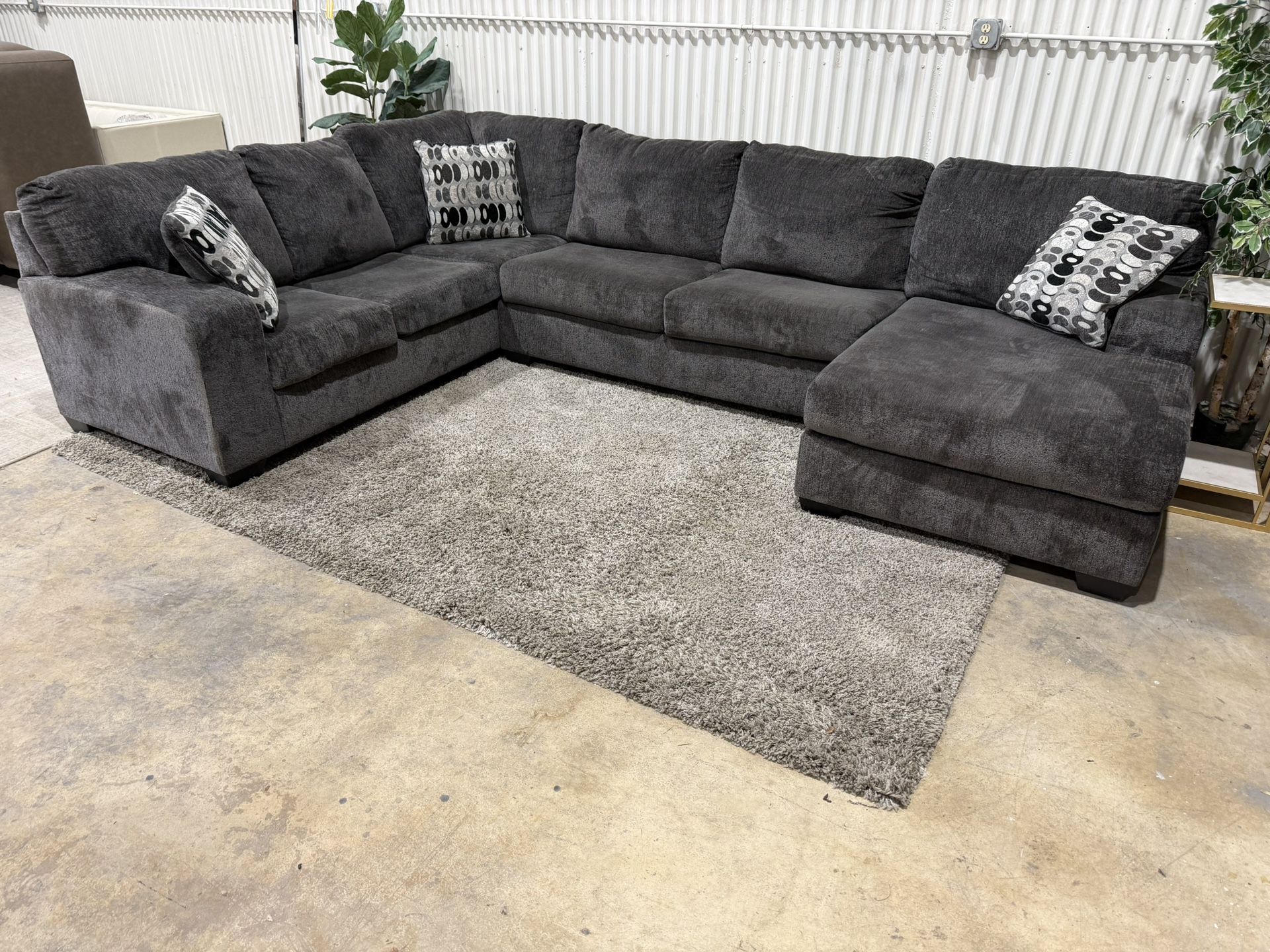 XL Sectional Sofa Couch - Chaise Lounge - 3pcs - GREAT CONDITION - Cleaned/Comfy - Delivery Available