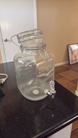 Glass drink dispenser