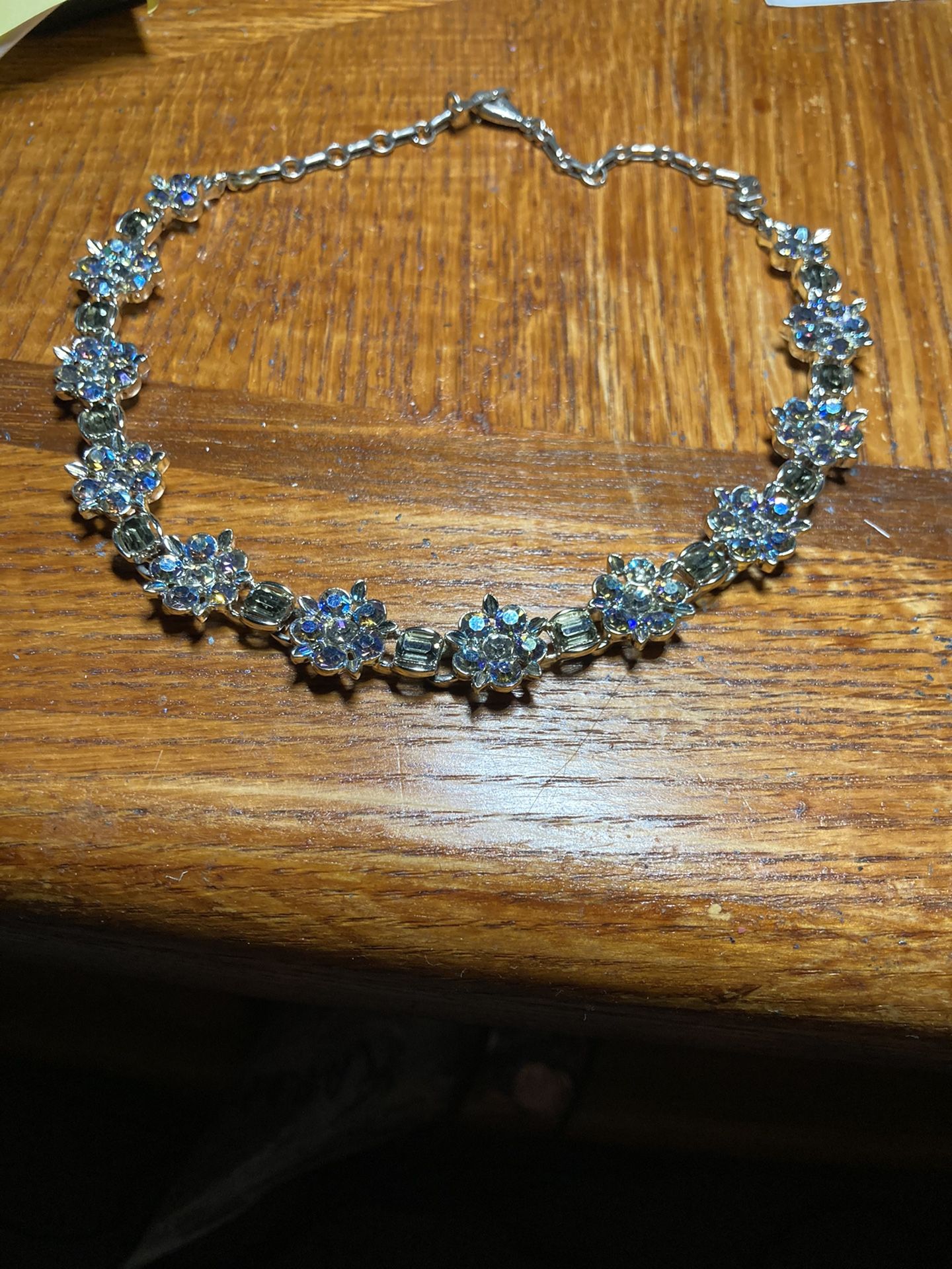 Lisnor Gem Necklace