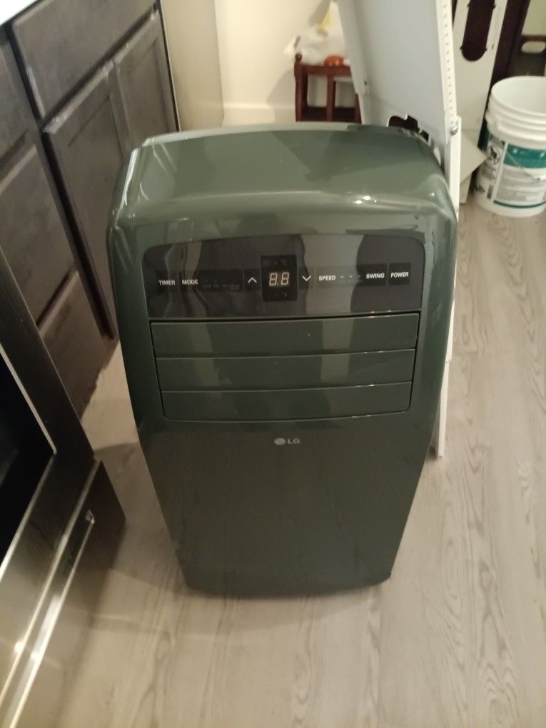 12,000 LG PORTABLE AC LIKE NEW WORKS FANTASTIC .