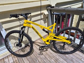 Full Suspension L/XL mt bike in excellent condition