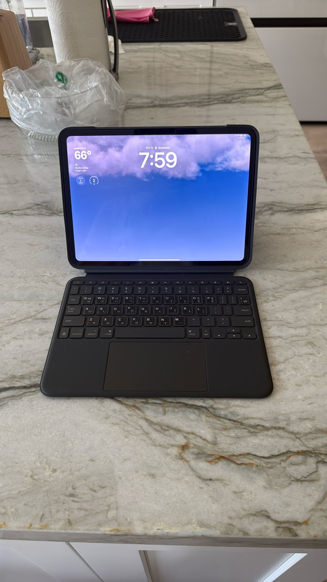 Logitech Combo Touch iPad Pro 11” M4 2024 Keyboard Case