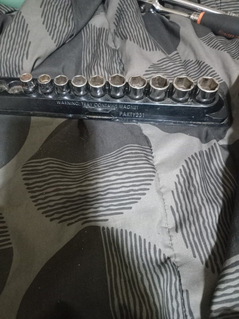 Snap-on Magnet Tray With Sockets