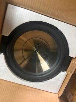 12 inch insignia  sub woofer 600 watt