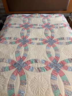 Double wedding ring quilt