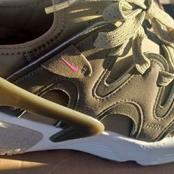 W NIKE AIR HUARACHE CRAFT