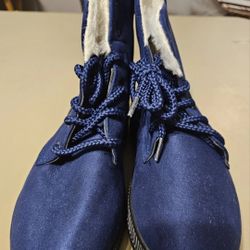 Women's Suede Waterproof Lace Up Winter High Top Snow Boots. Size 9