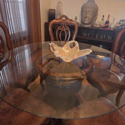 Beautiful Round Dinning Table With 6 Chairs 