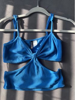 H&M Divided Blue Textured Cutout Crop Top – Size M