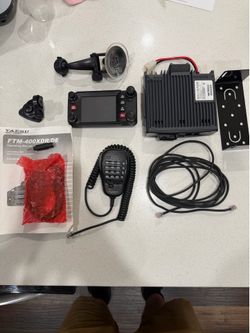 Yaesu FTM-400 XDR mobile ham radio