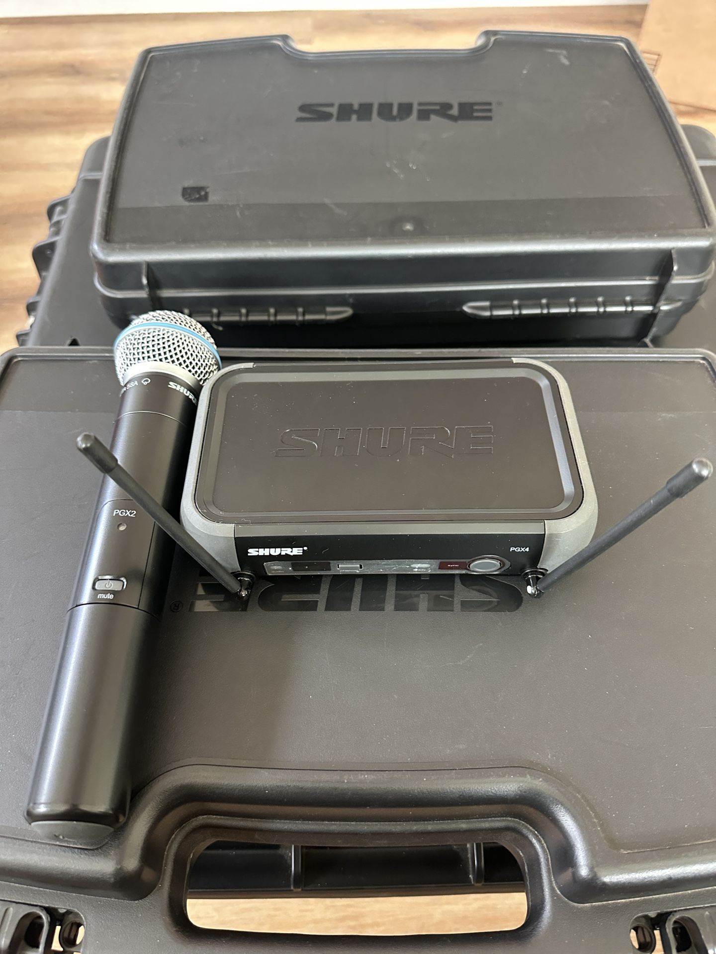PGX4 // PGX2 Beta 58A Wireless Mic System