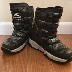 Boys Winter Boots, Size 1.5 (Big Kids)