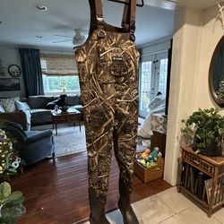 Men’s Size 11 Insulated Chest  Waders 
