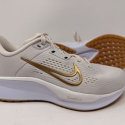 Women's size 6 Nike Quest 6-Phantom Metallic Gold
