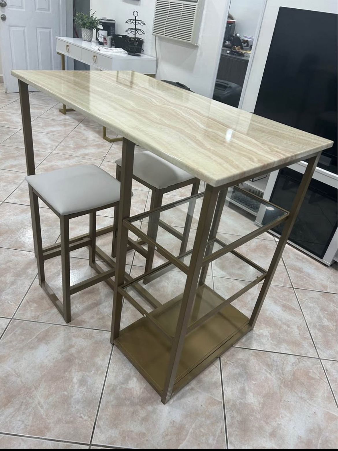 Bar / Table / Desk / Bar Stools