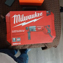 Milwaukee 1inch Rotary Hammer Kit.  (25mm)  SDS Plus