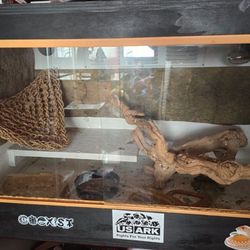 Reptile Enclosure With Accesories 
