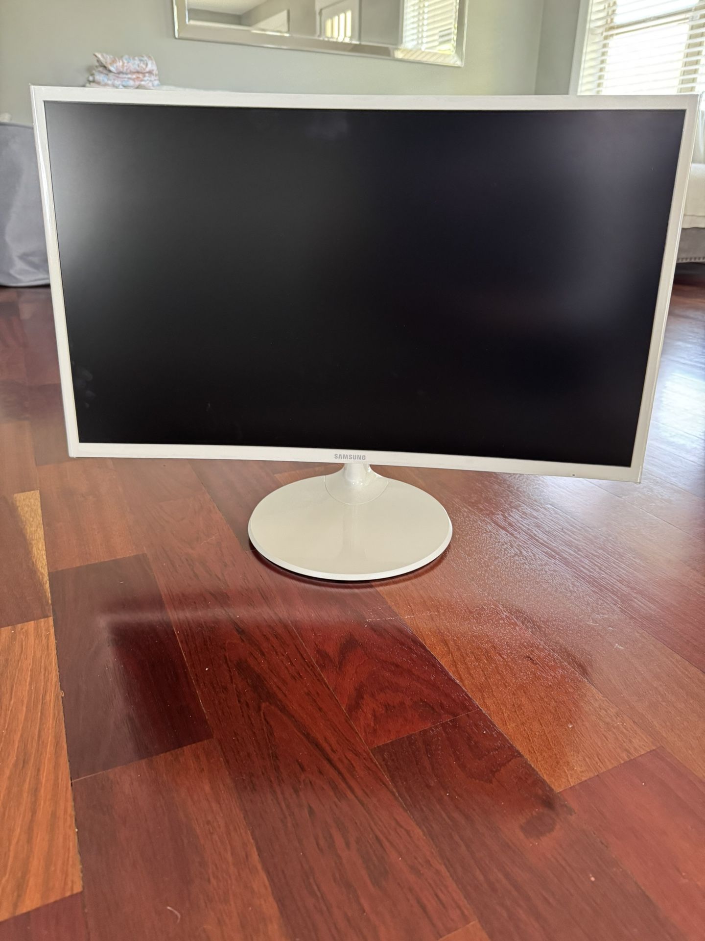 New Samsung 27 In Curved Monitor