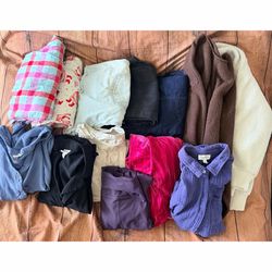 Size L (12): Women’s Clothes Bundle Lot (13 Pieces)
