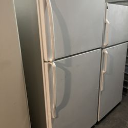 Whirlpool refrigerator works great